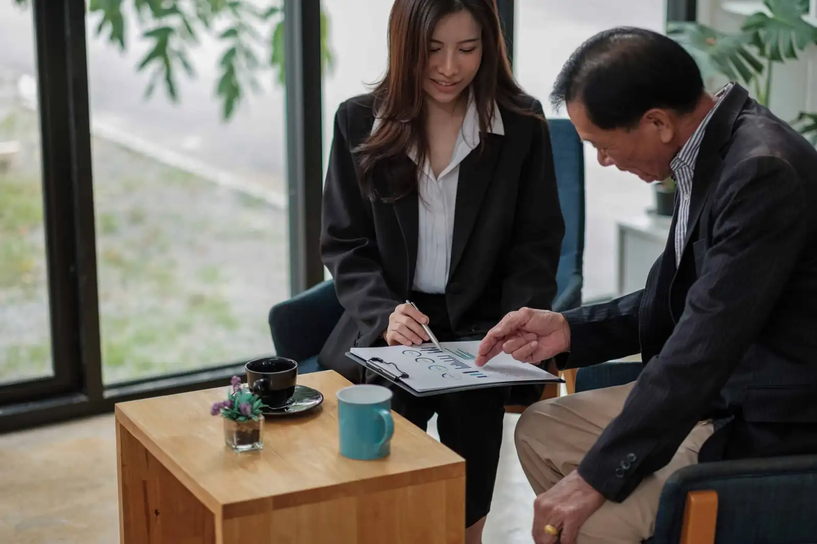 Quinnie Do explaining a revocable living trust package to a California family
